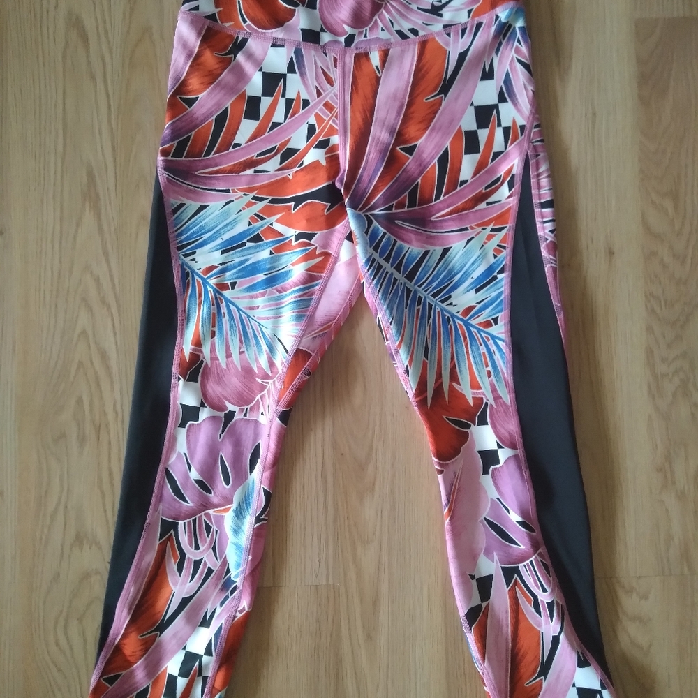 Nike Dry Training capri leggings floral/tropical print NWT Sz xs